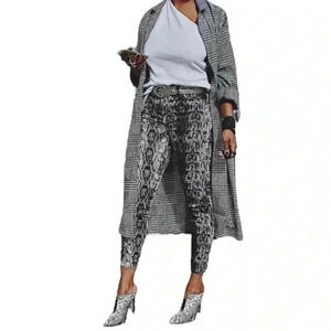 Zara Snakeskin Print Jeans High Waisted Ankle Cropped Raw Hem Grey  Cream Size 2